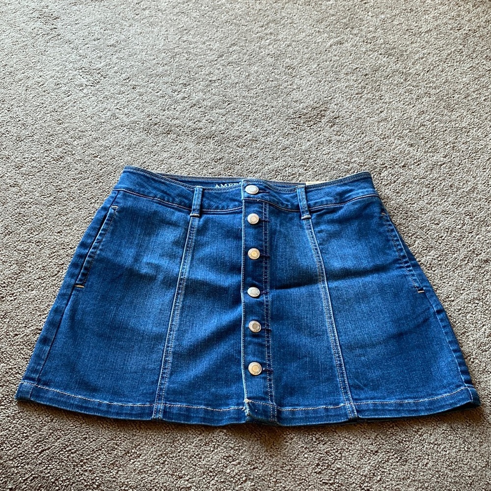 American Eagle stretch denim skirt.